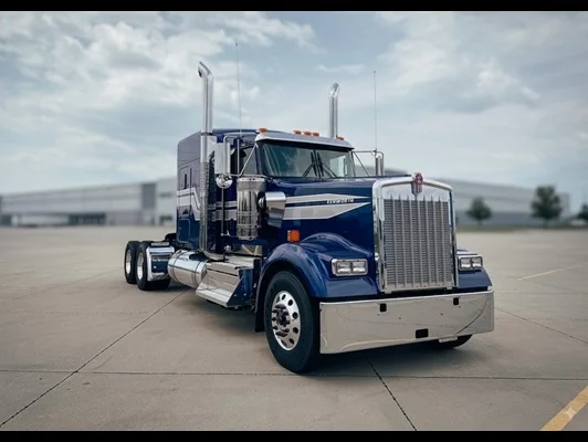 2027 Kenworth W900