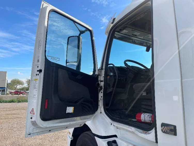 2020 Volvo VNR 640 in Phoenix, AZ — photo 9