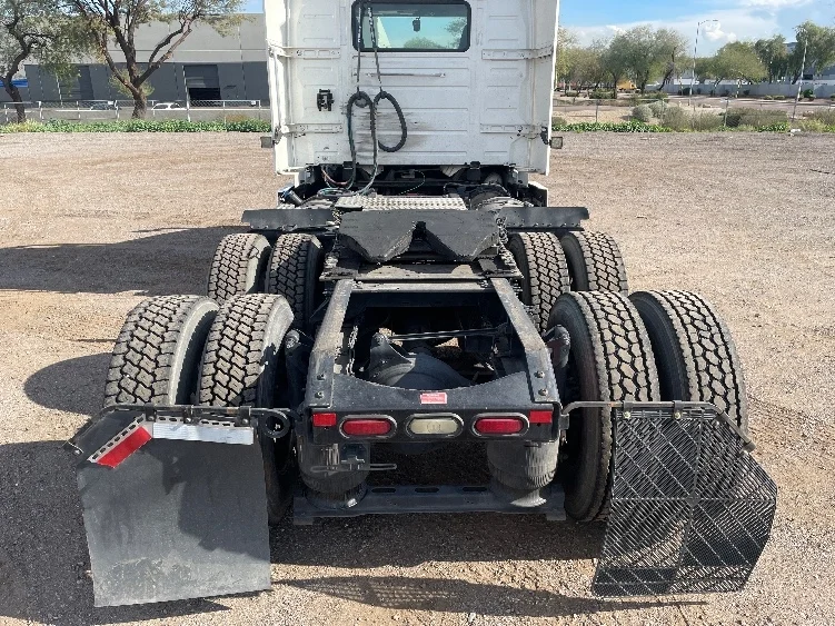 2020 Volvo VNR 640 in Phoenix, AZ — photo 6
