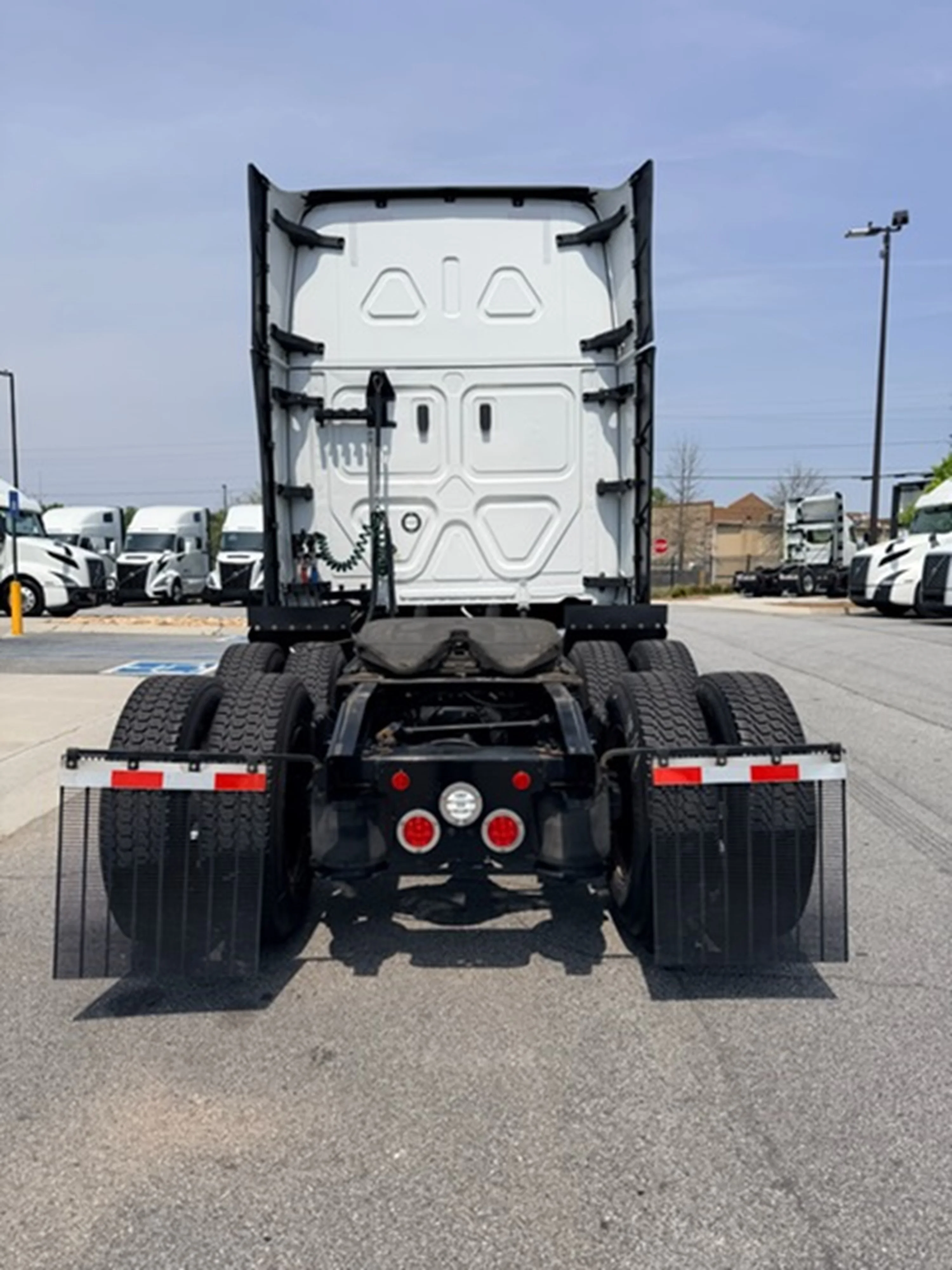 2024 Freightliner Cascadia - image 4