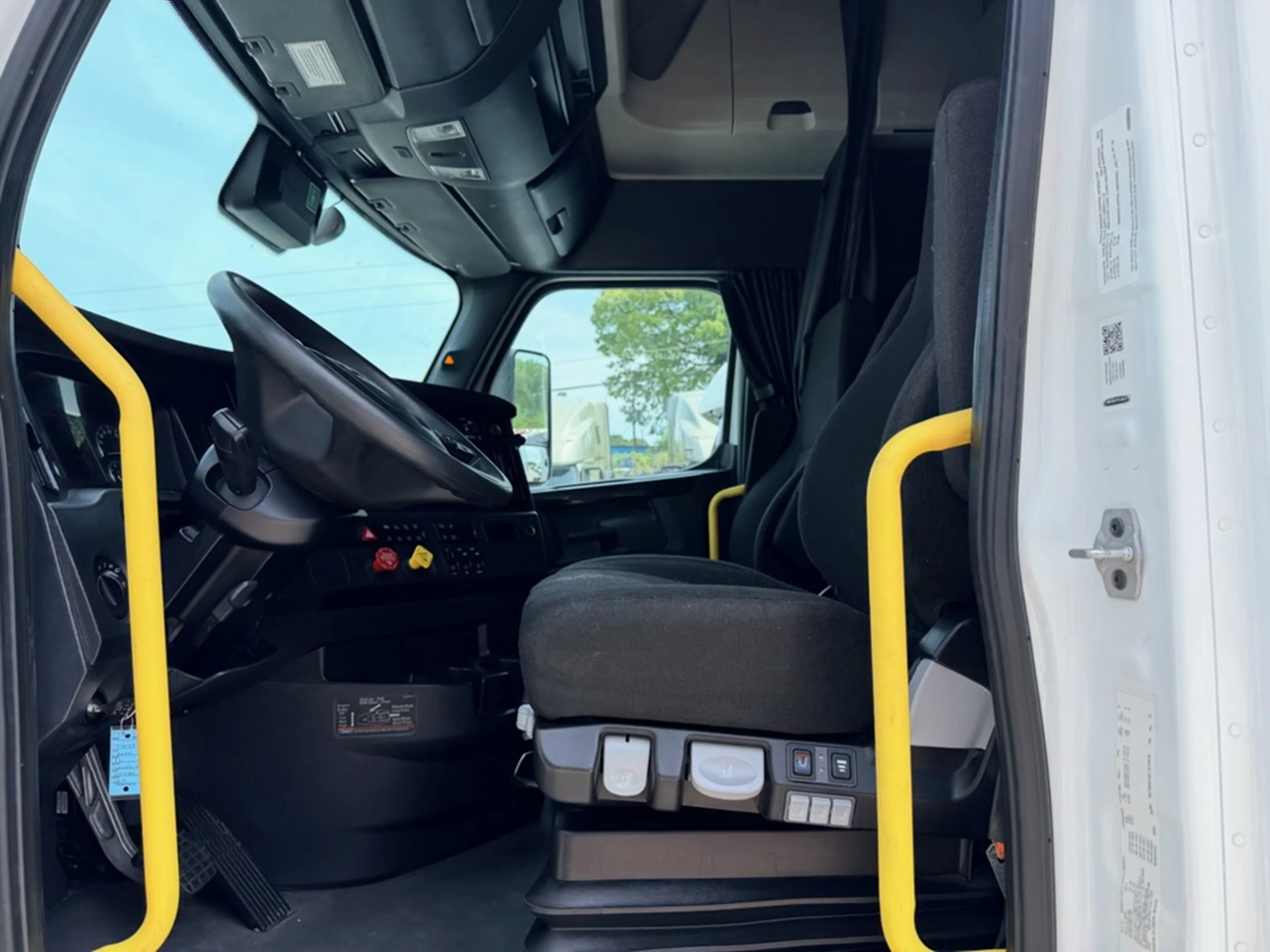 2024 Freightliner Cascadia - image 7