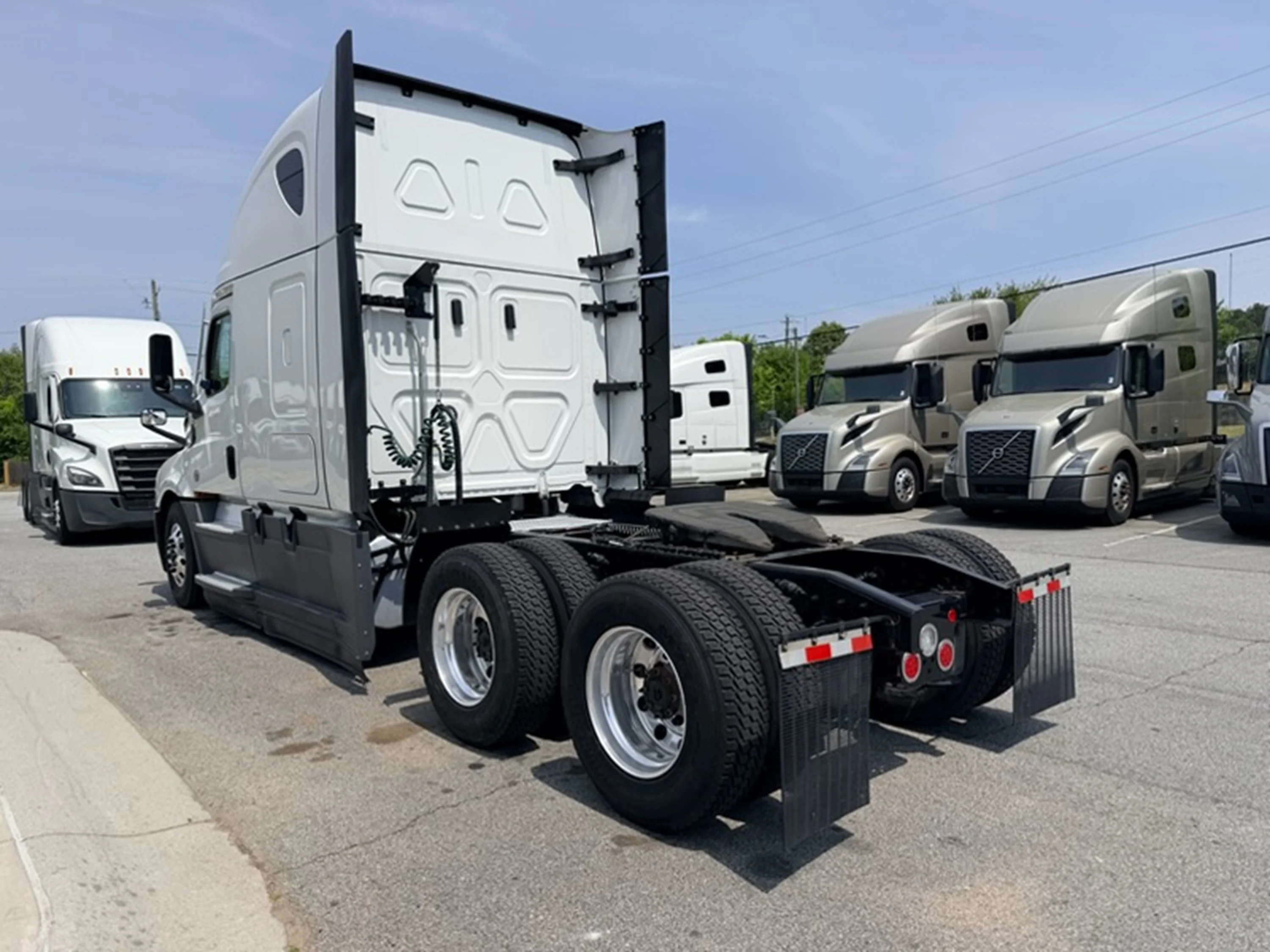 2024 Freightliner Cascadia - image 5