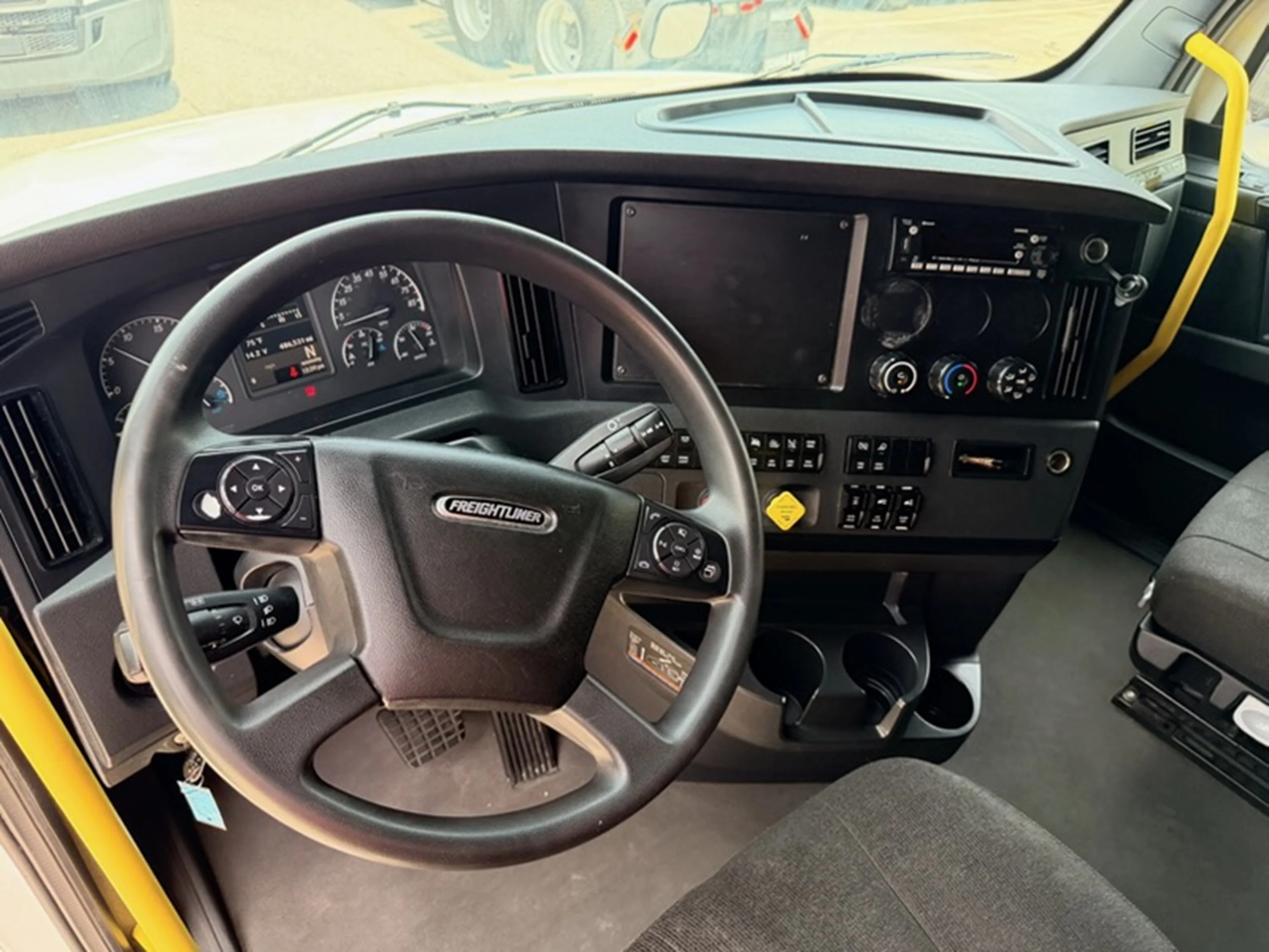 2024 Freightliner Cascadia - image 8