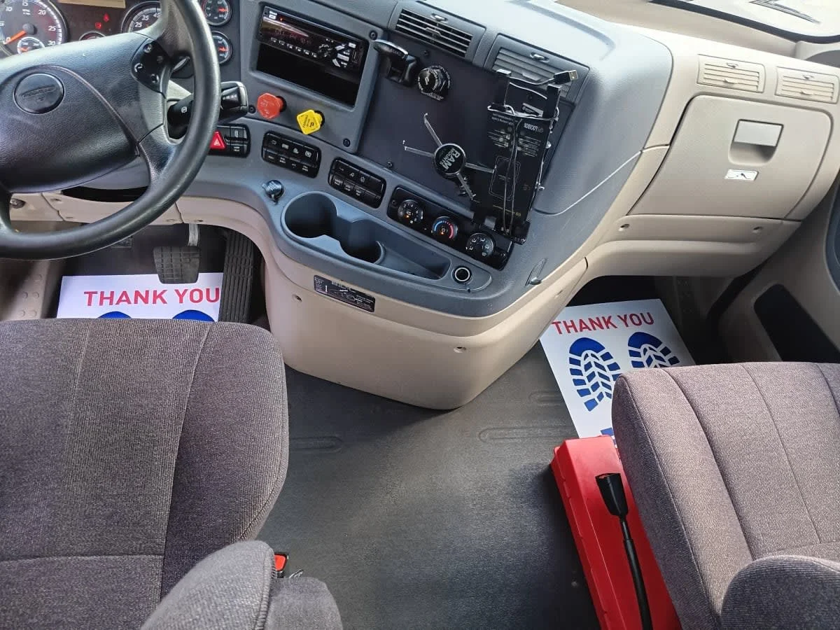 2018 Freightliner Cascadia in Jacksonville, FL — photo 7