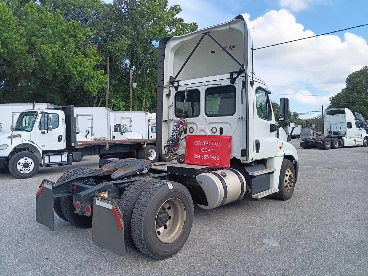 2018 Freightliner Cascadia - image 4