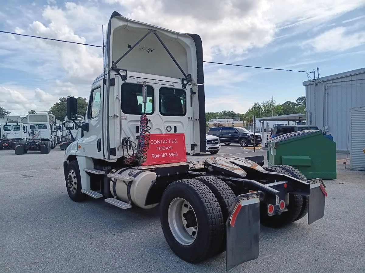 2018 Freightliner Cascadia in Jacksonville, FL — photo 6