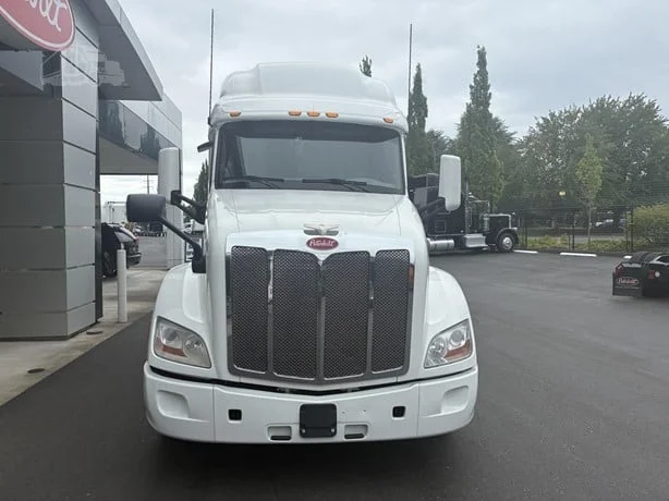 2022 Peterbilt 579 in Portland, OR — photo 3
