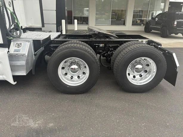 2022 Peterbilt 579 in Portland, OR — photo 5