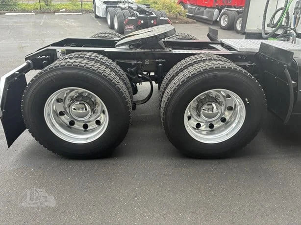 2022 Peterbilt 579 in Portland, OR — photo 6