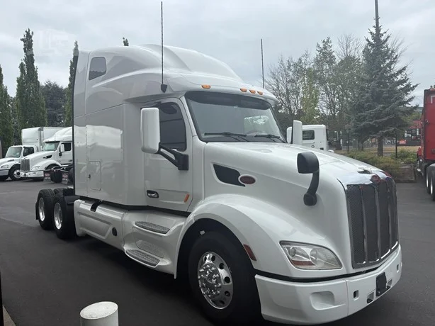 2022 Peterbilt 579 in Portland, OR — photo 2