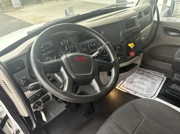 2022 Peterbilt 579 in Portland, OR — photo 16