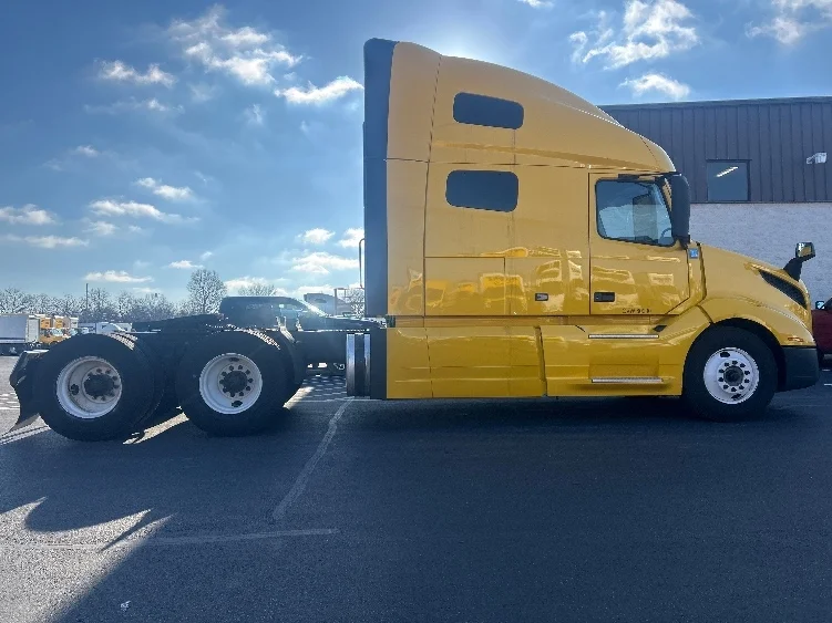 2022 Volvo VNL 760 in Louisville, KY — photo 8
