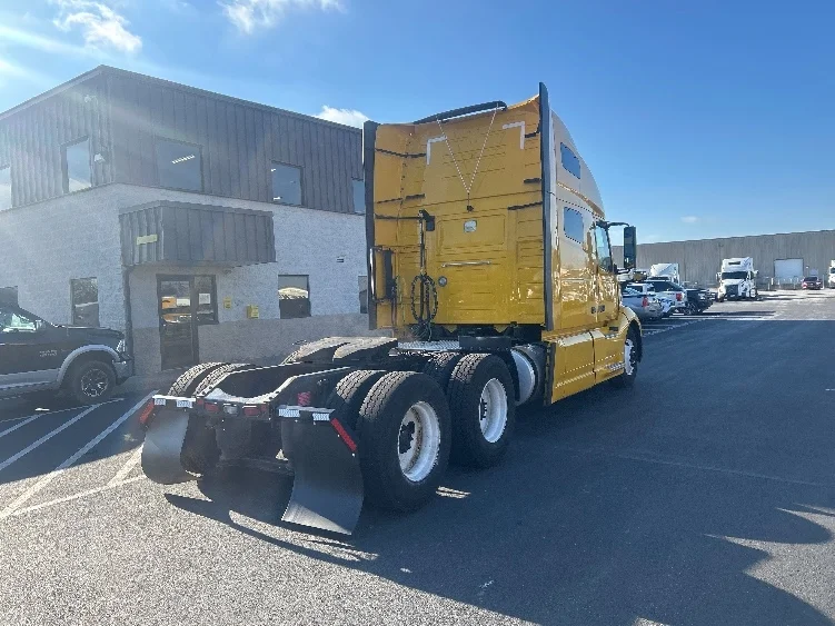 2022 Volvo VNL 760 in Louisville, KY — photo 7