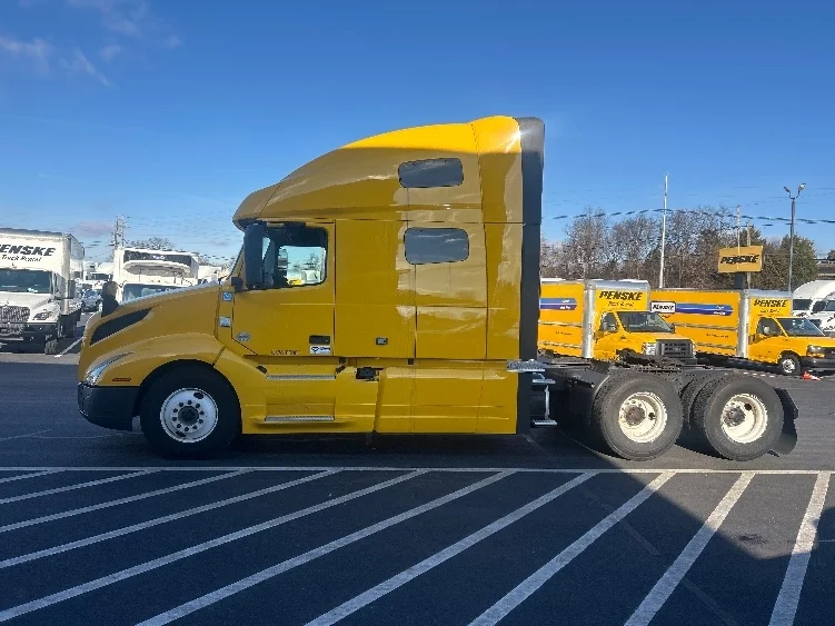 2022 Volvo VNL 760 in Louisville, KY — photo 4