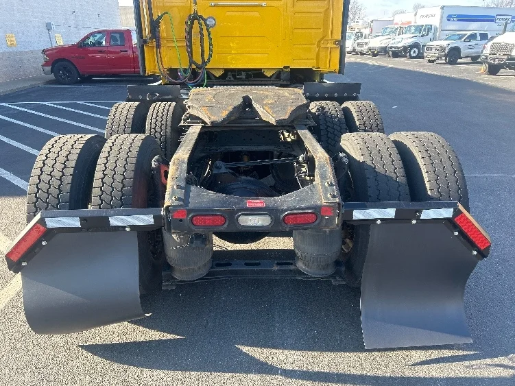 2022 Volvo VNL 760 in Louisville, KY — photo 6