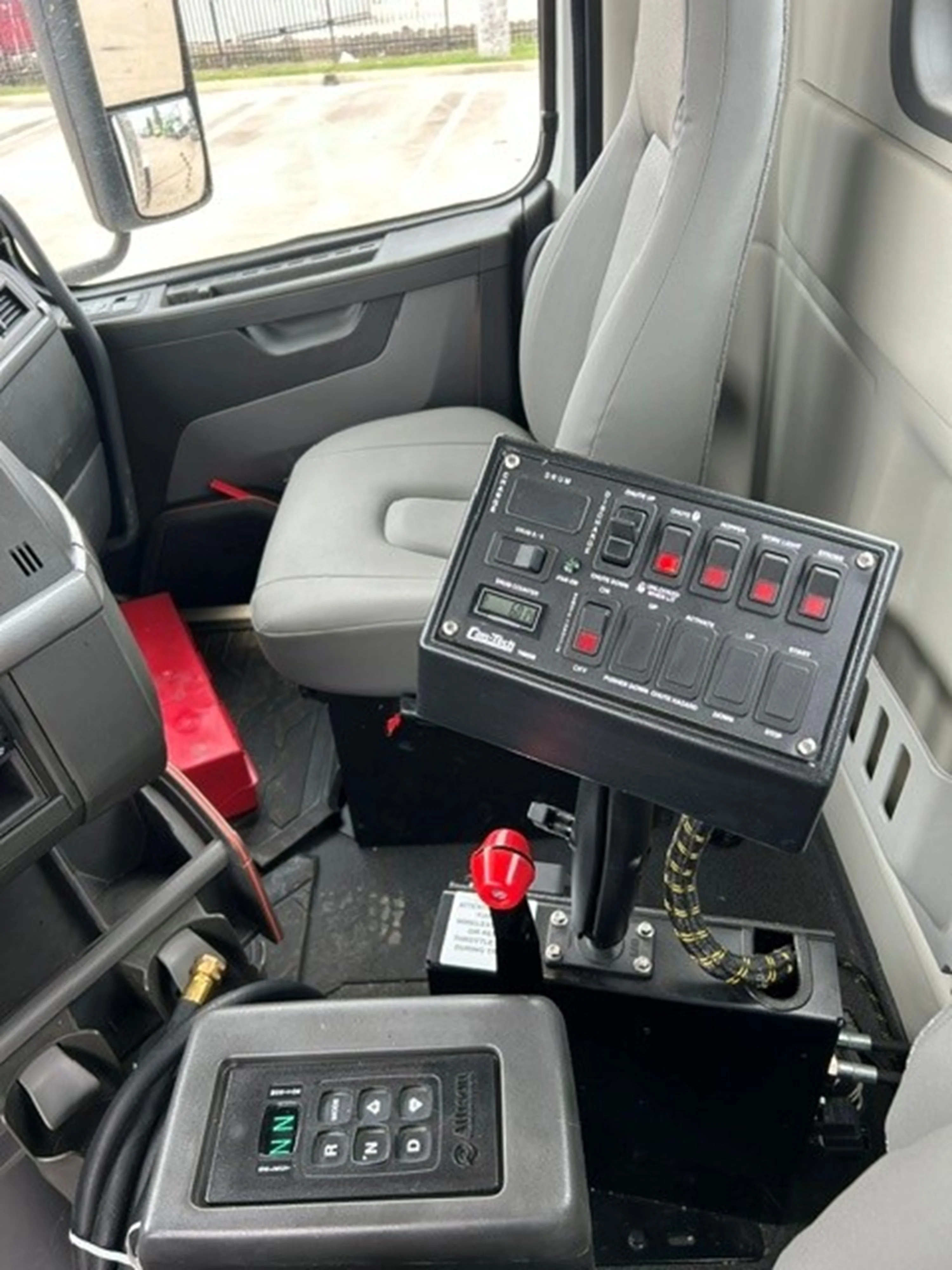2026 Volvo VHD 300 in Houston, TX — photo 10