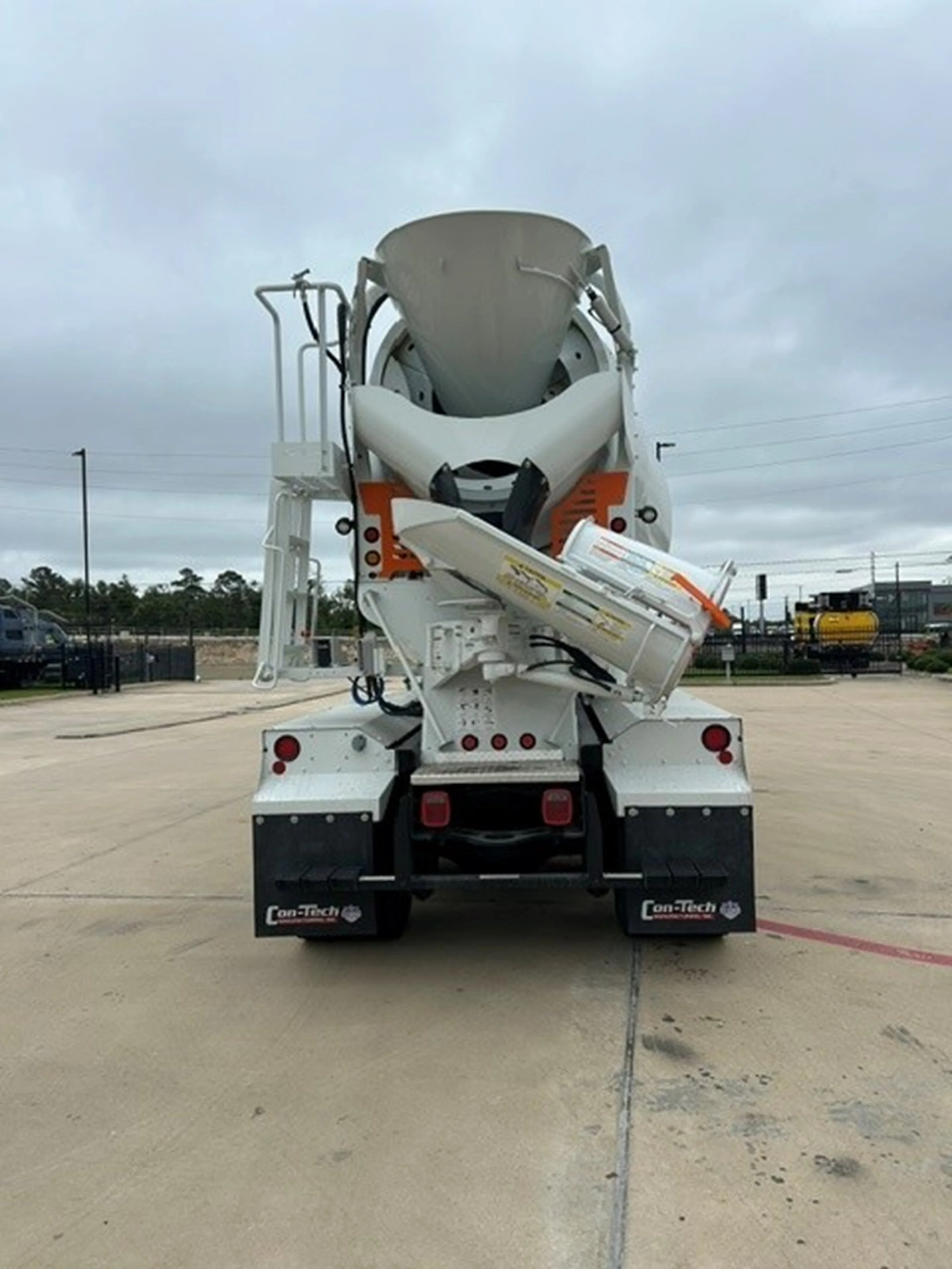 2026 Volvo VHD 300 in Houston, TX — photo 4