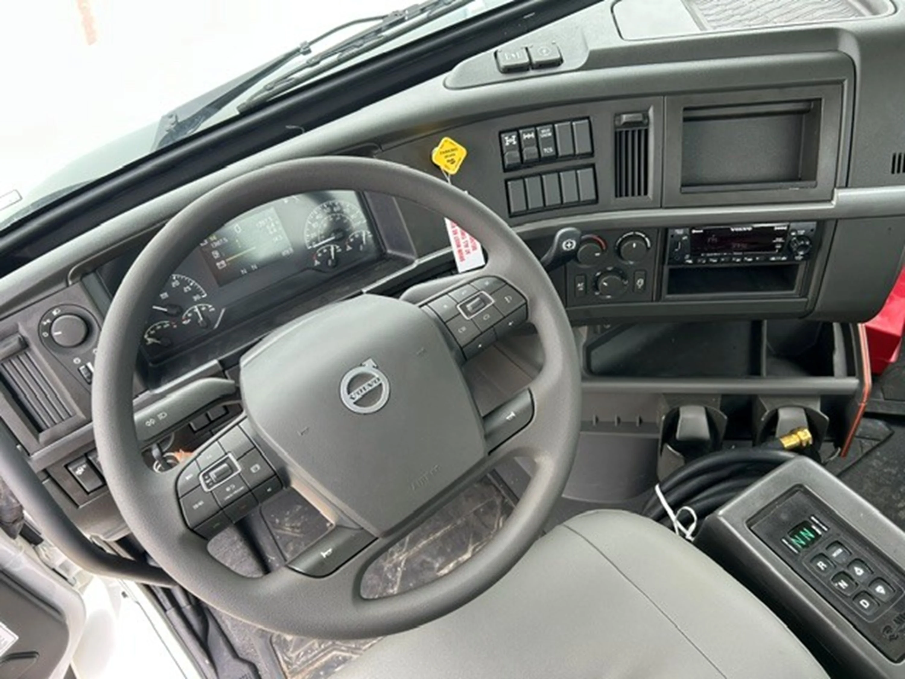 2026 Volvo VHD 300 in Houston, TX — photo 9