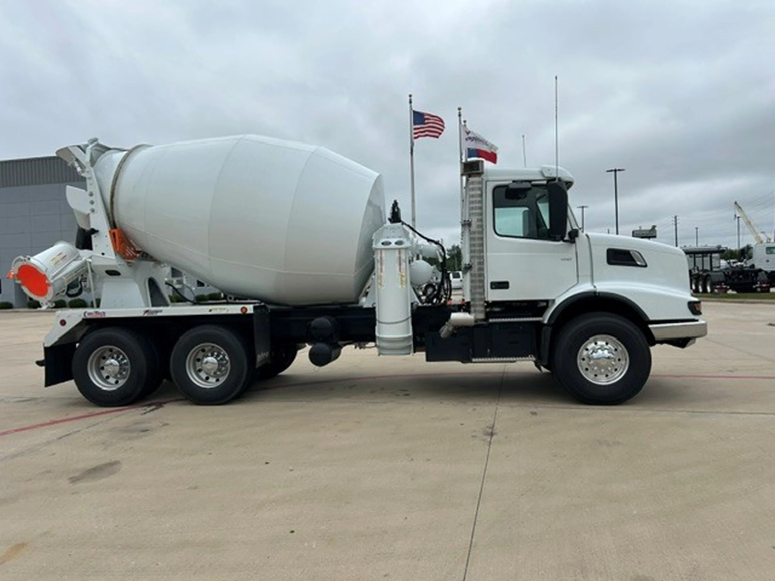 2026 Volvo VHD 300 in Houston, TX — photo 2