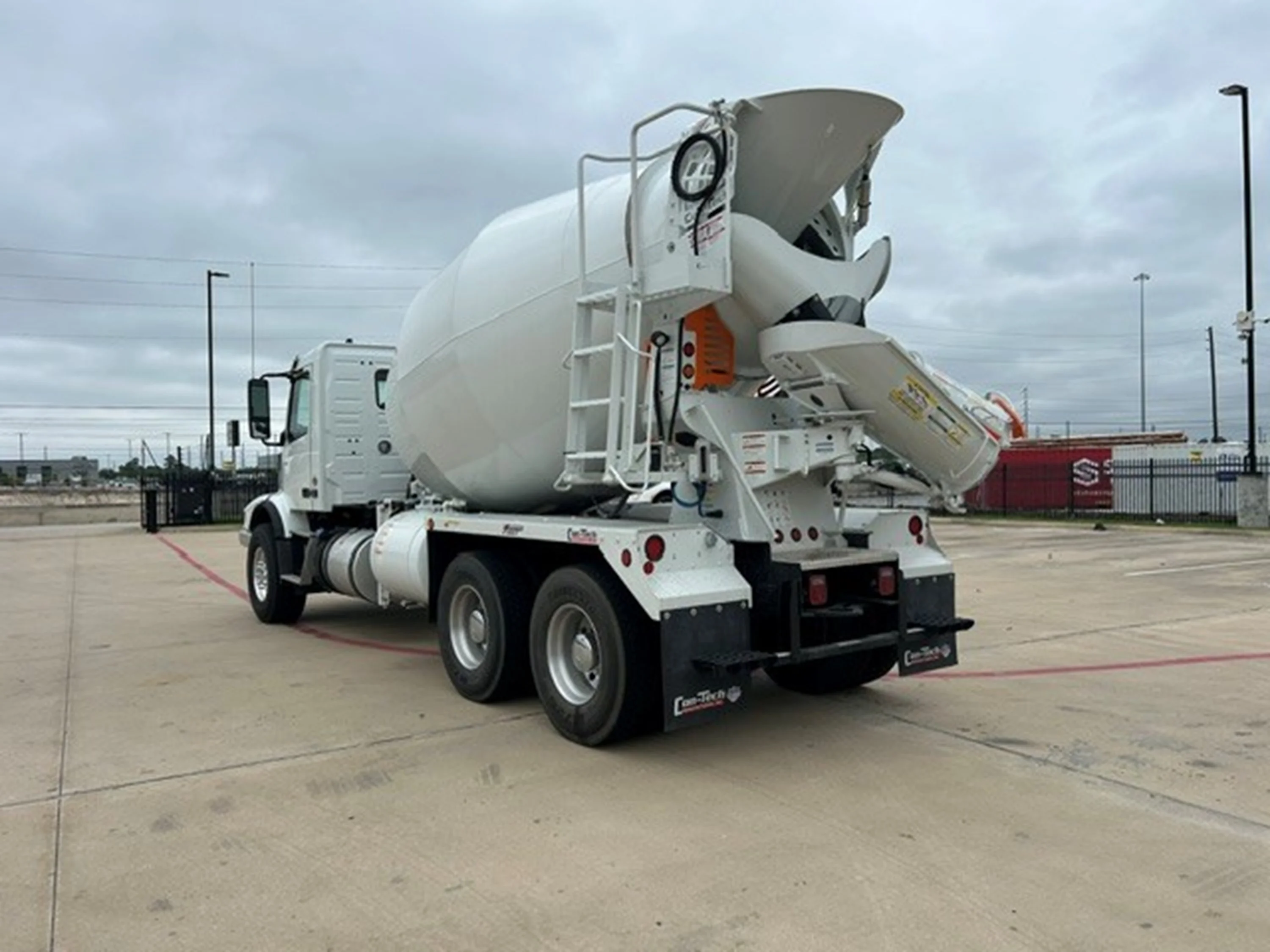 2026 Volvo VHD 300 in Houston, TX — photo 5