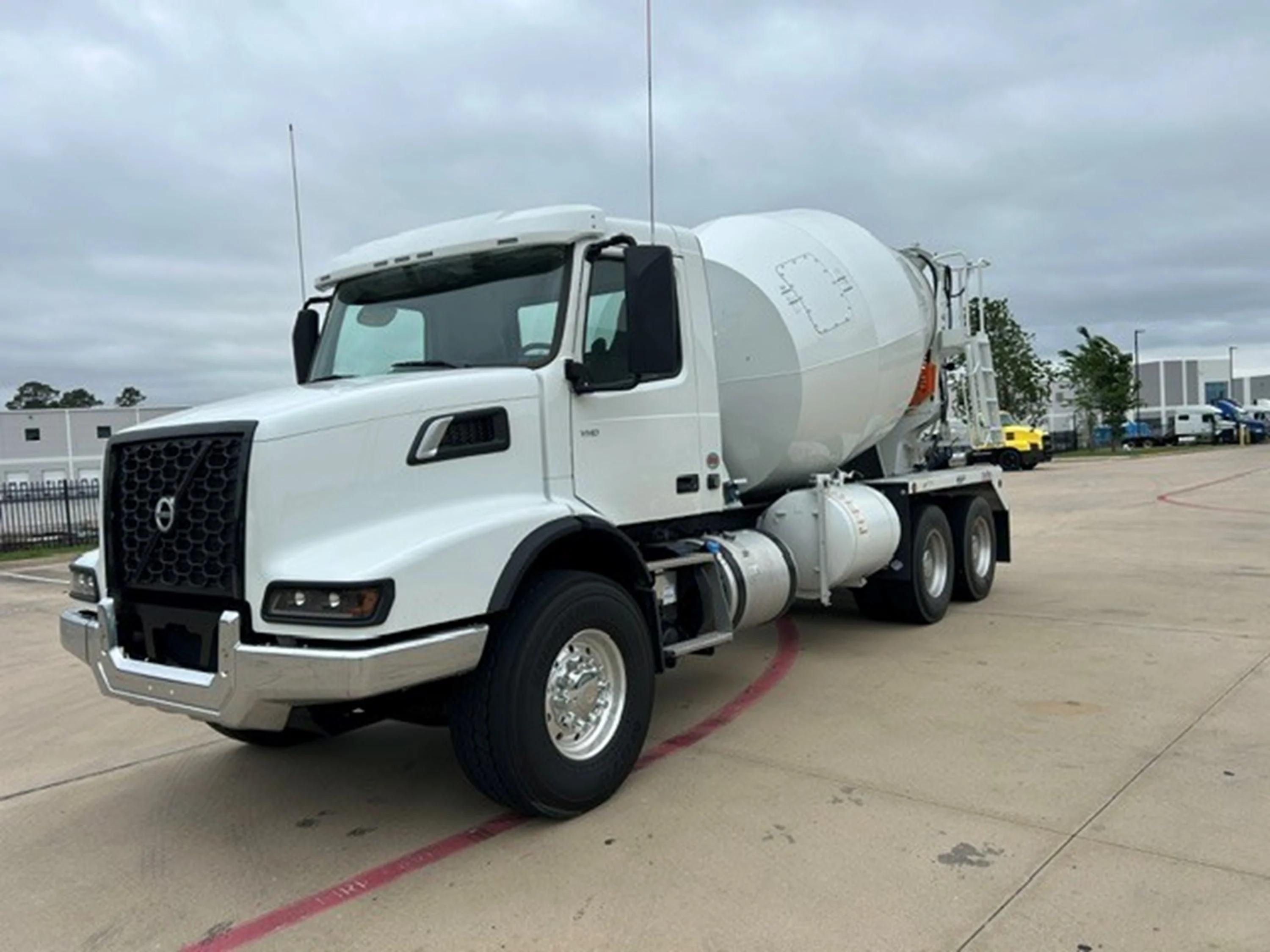 2026 Volvo VHD 300 in Houston, TX — photo 7