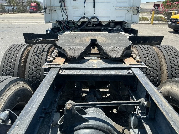 2020 Volvo VNR 640 in Fontana, CA — photo 6