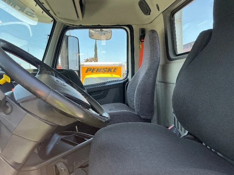 2020 Volvo VNR 640 in Fontana, CA — photo 10