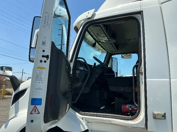 2020 Volvo VNR 640 in Fontana, CA — photo 9