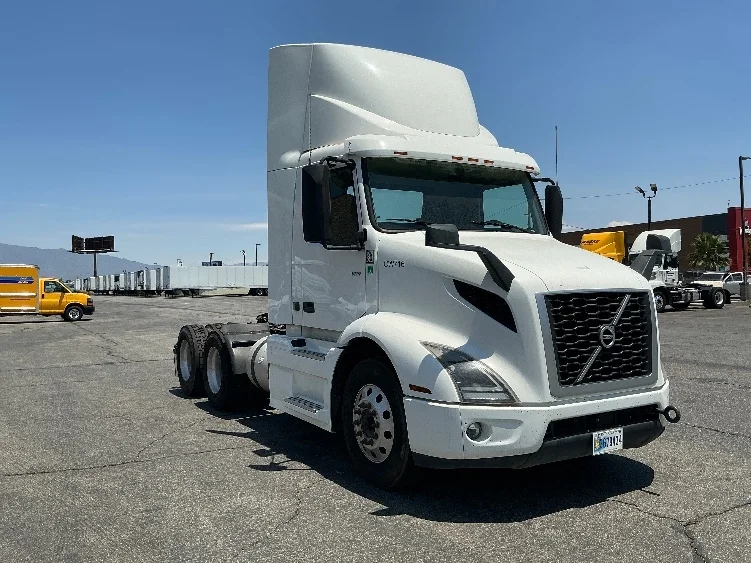 2020 Volvo VNR 640