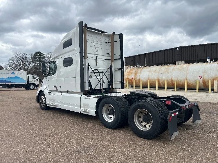 2021 Volvo VNL 760 - image 5
