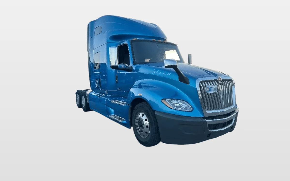 2021 International LT - image 1