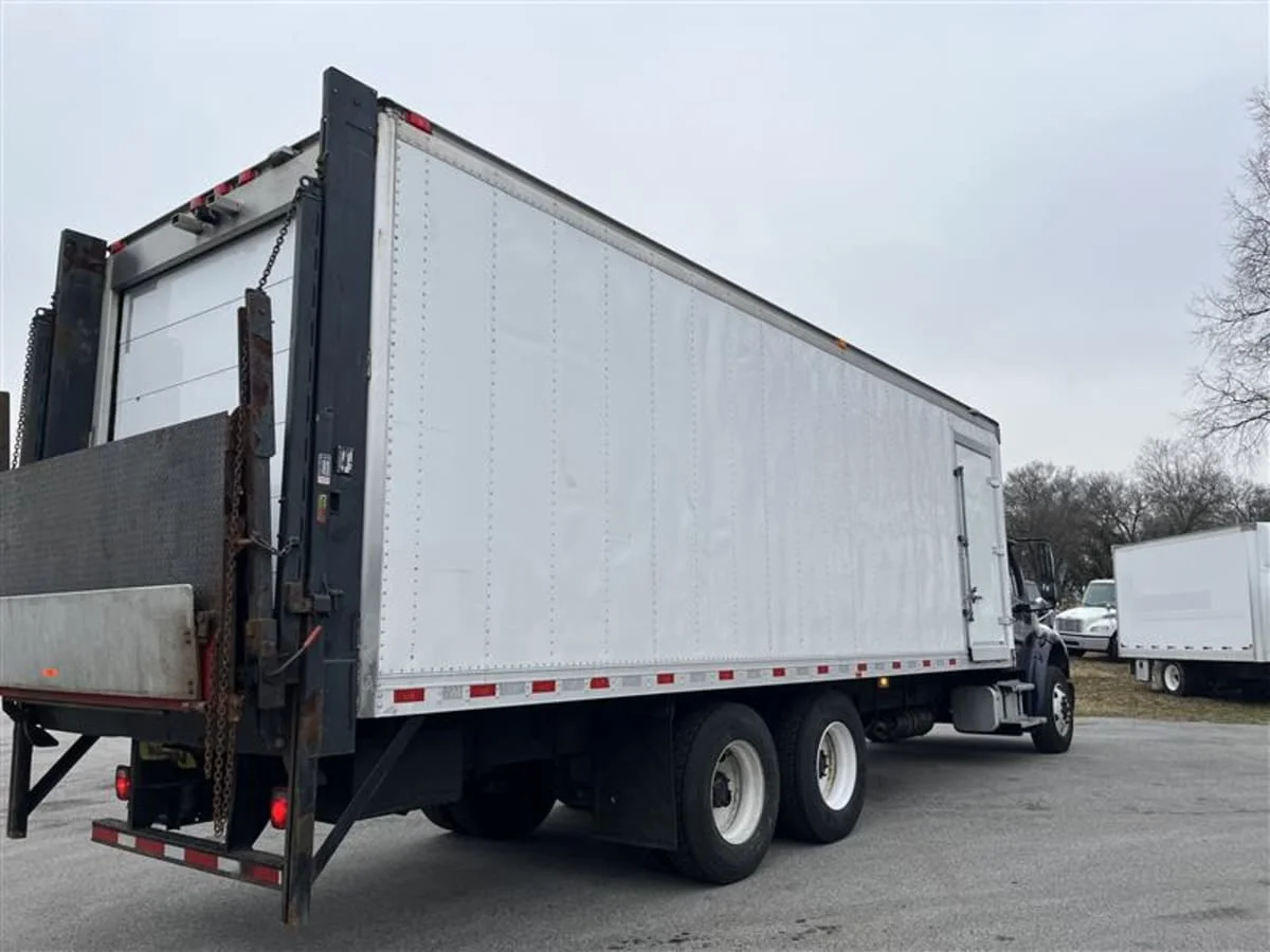2019 Freightliner M2 106 - image 4