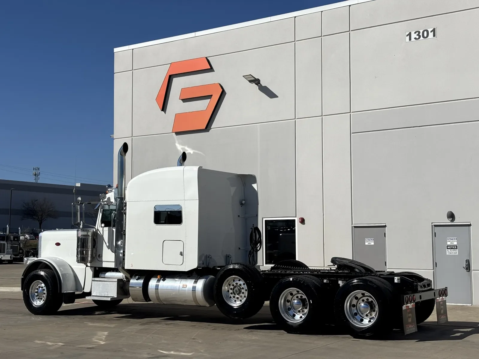 2022 Peterbilt 389 in Hutchins, TX — photo 6