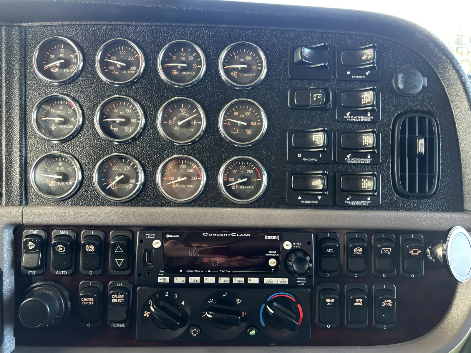 2022 Peterbilt 389 in Hutchins, TX — photo 18