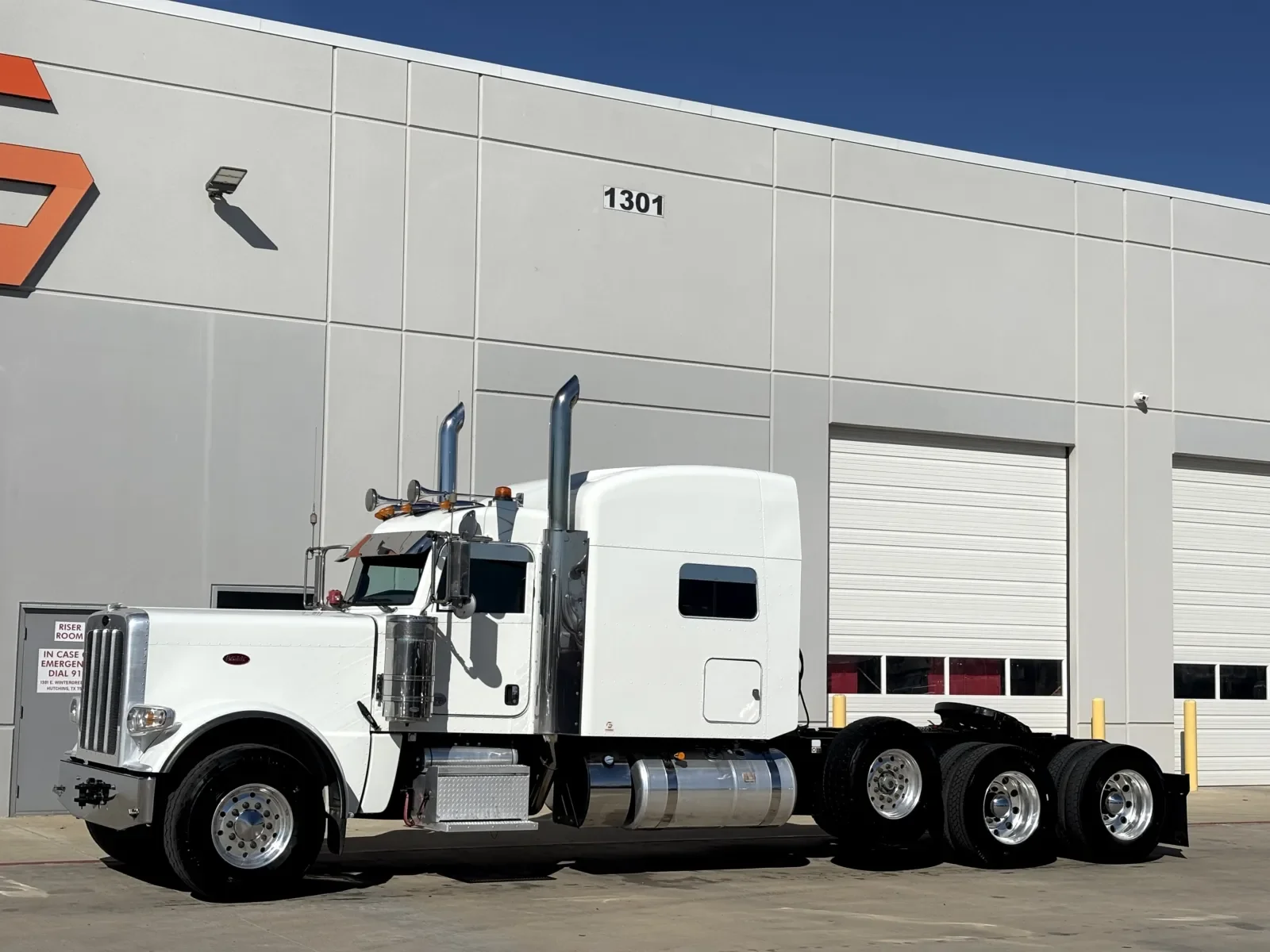 2022 Peterbilt 389 - image 2