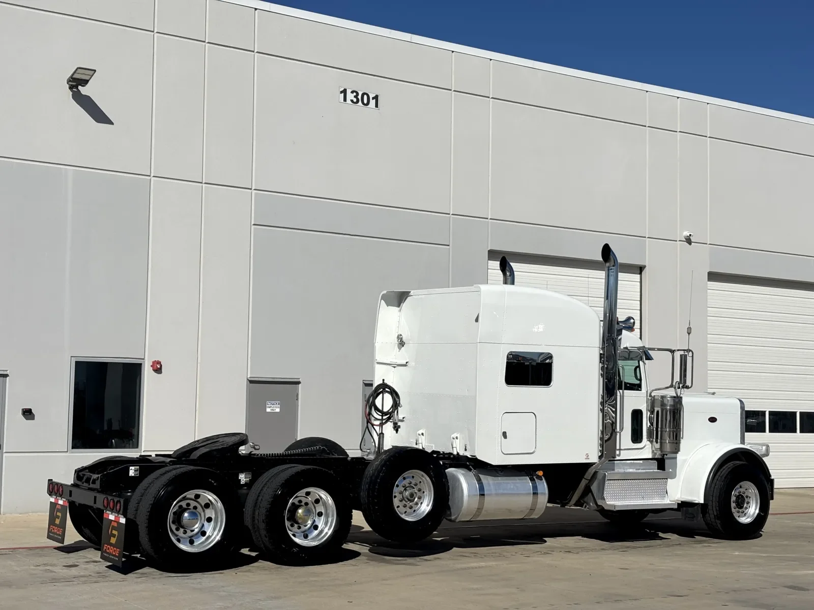 2022 Peterbilt 389 - image 5