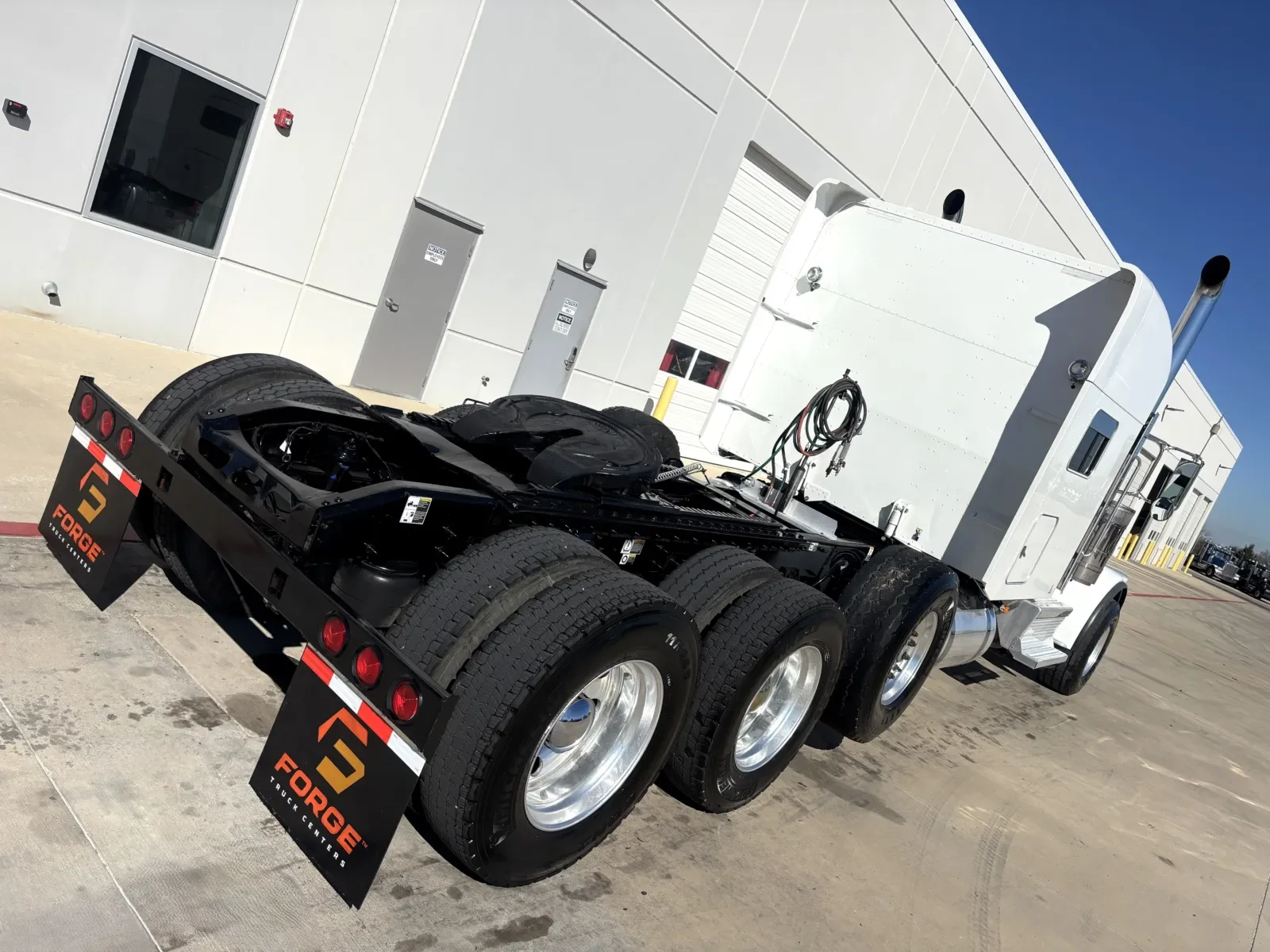 2022 Peterbilt 389 in Hutchins, TX — photo 11