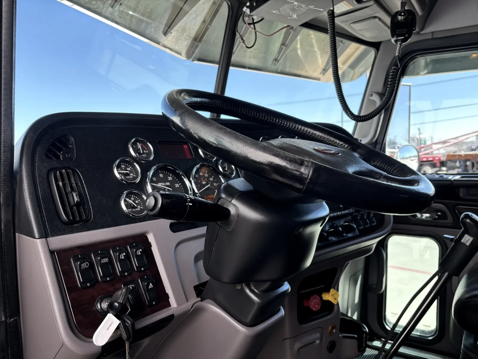2022 Peterbilt 389 in Hutchins, TX — photo 15