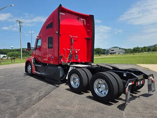 2023 Kenworth T680 in Chillicothe, OH — photo 10