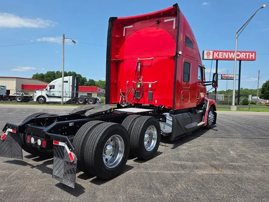 2023 Kenworth T680 in Chillicothe, OH — photo 9