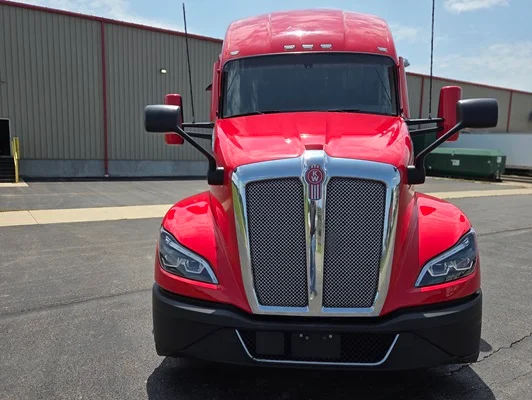 2023 Kenworth T680 in Chillicothe, OH — photo 7