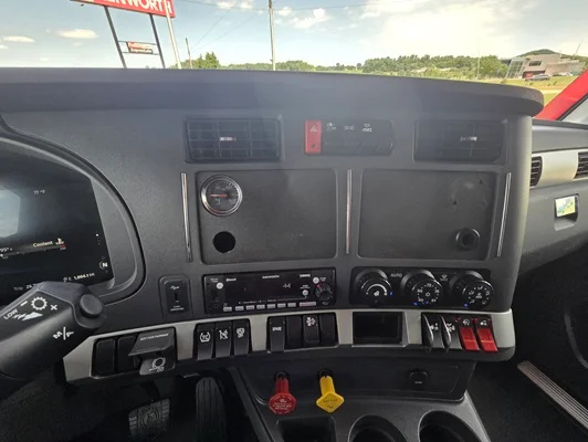 2023 Kenworth T680 in Chillicothe, OH — photo 16