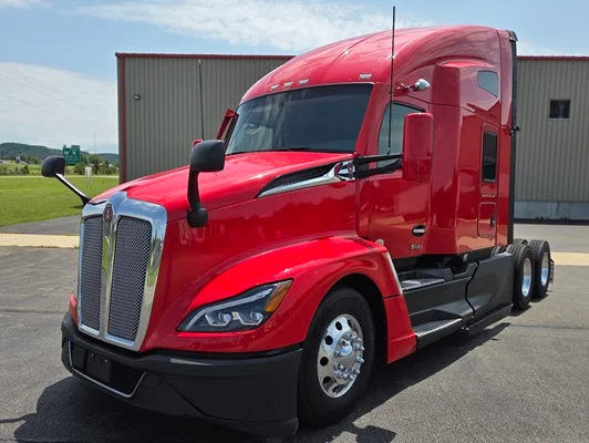 2023 Kenworth T680 in Chillicothe, OH — photo 2