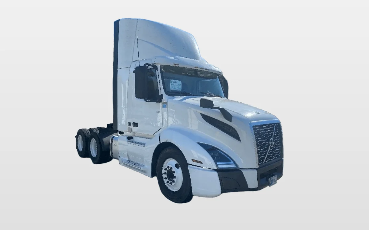 2020 Volvo - image 1