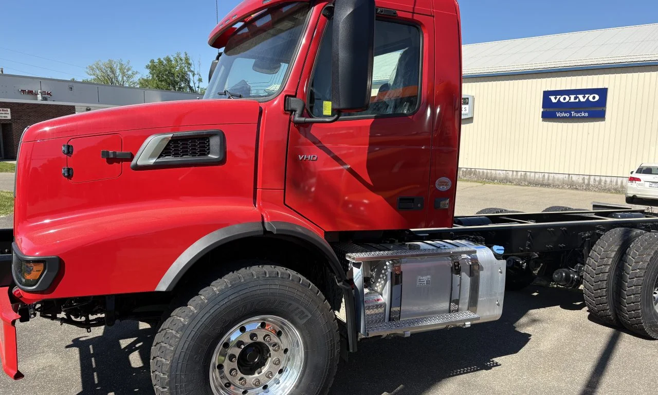 2026 Volvo VHD 300 in Elmira, NY — photo 4