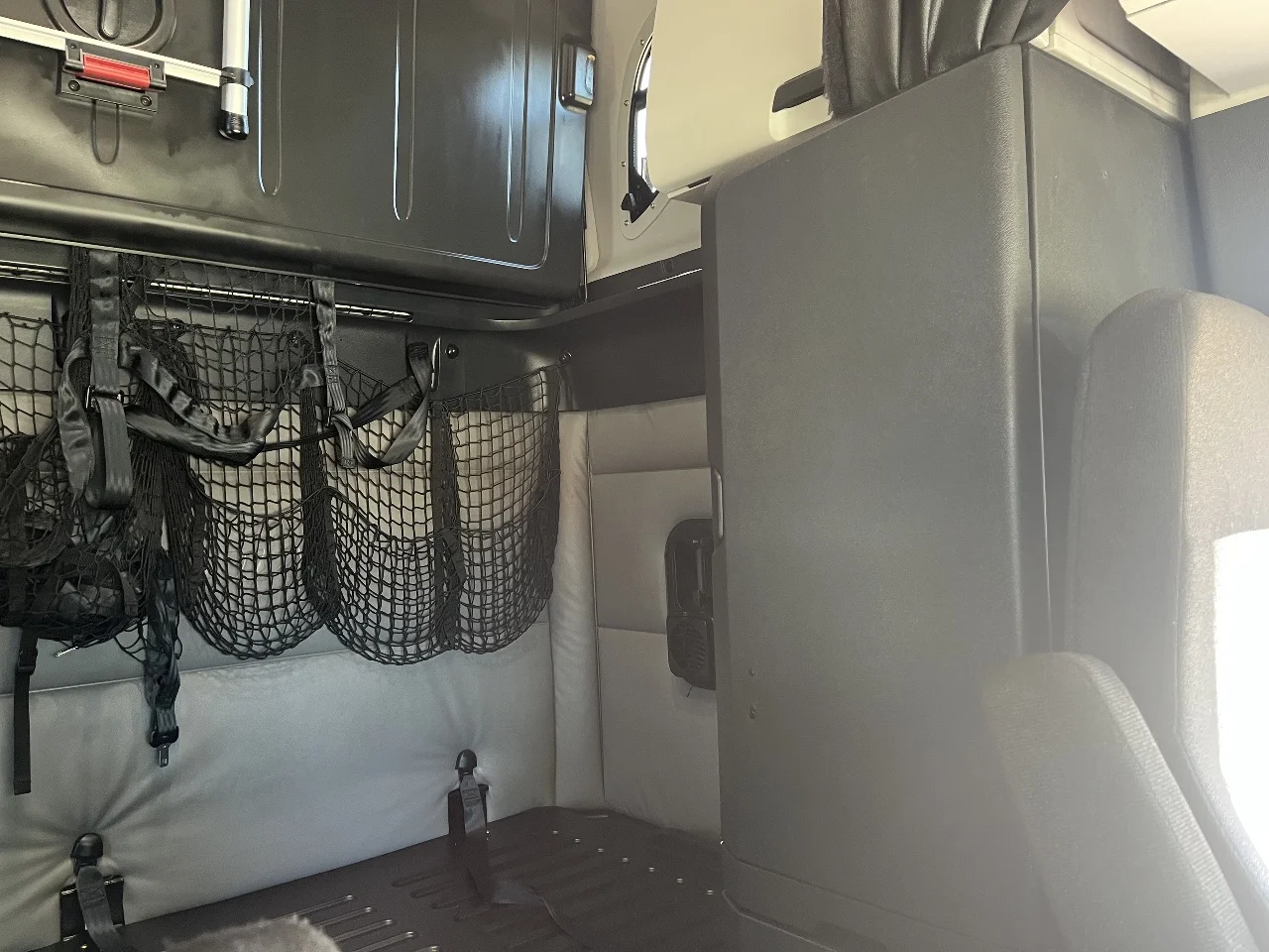 2022 Freightliner Cascadia in York Street Elmhurst, IL — photo 11