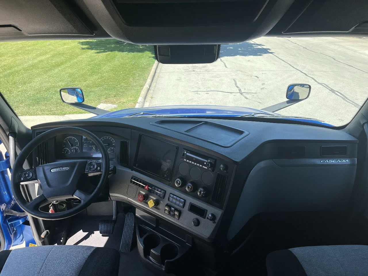 2022 Freightliner Cascadia in York Street Elmhurst, IL — photo 12