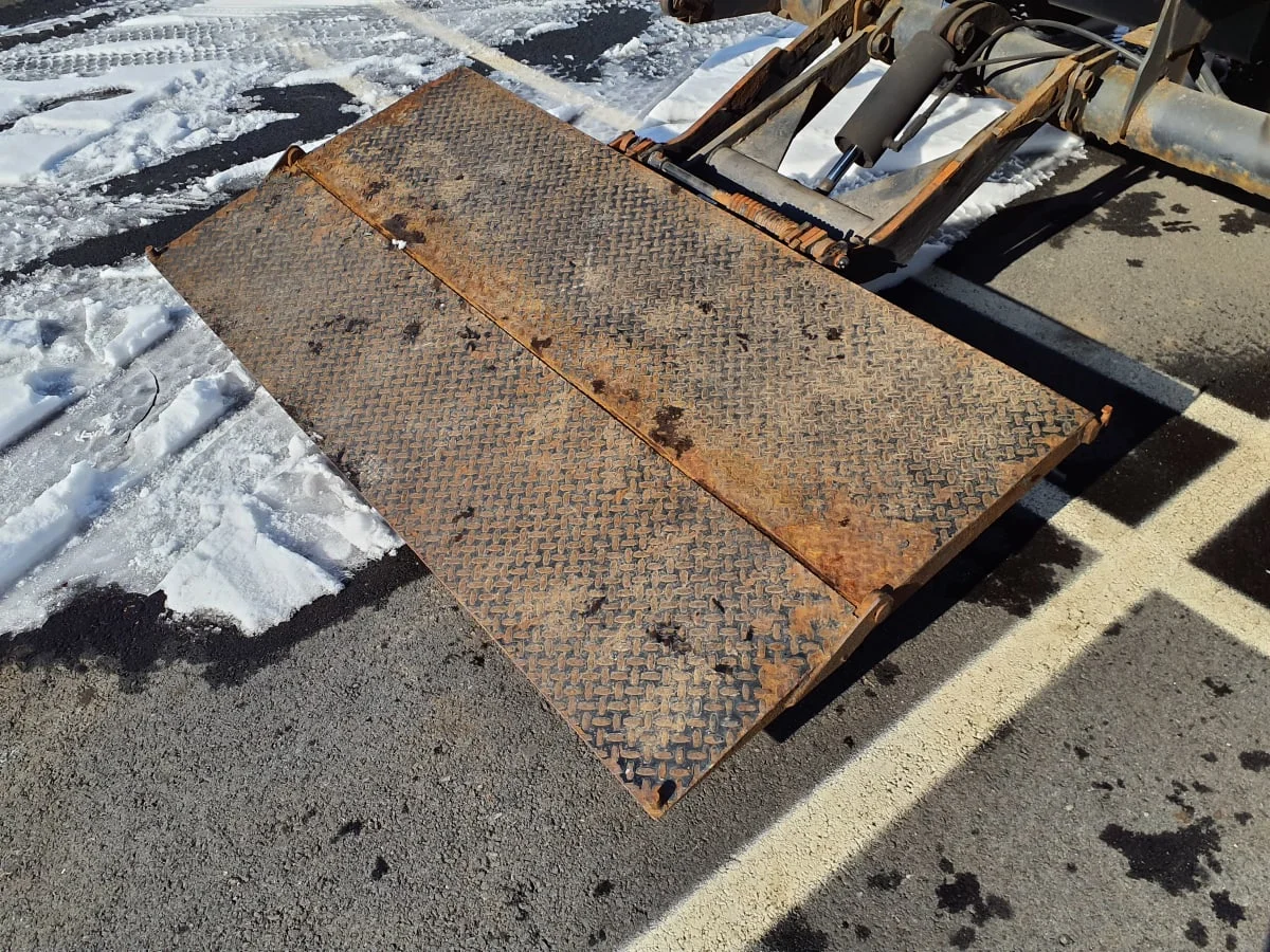 2019 Isuzu NQR - image 10