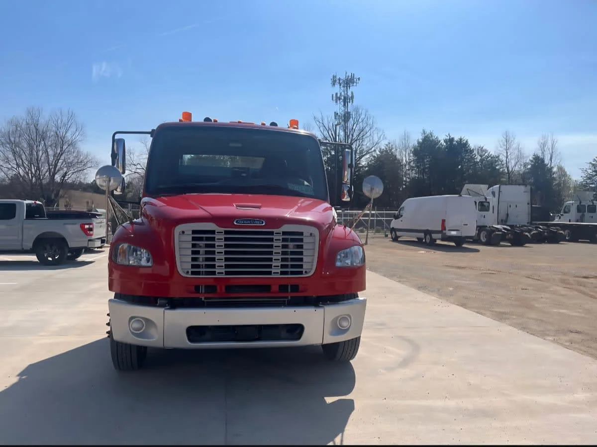 2020 Freightliner M2 106 in Greensboro, NC — photo 2