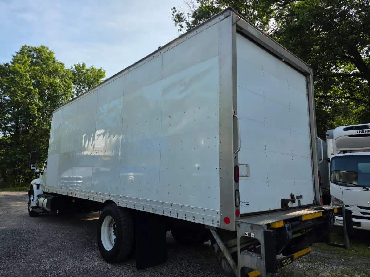 2018 International 4300 - image 6